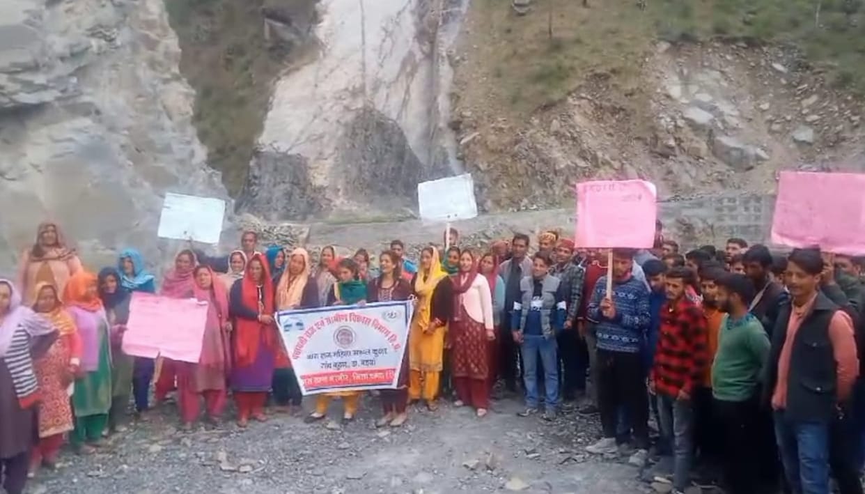 Villagers, upset with the slow functioning of PWD, took out an protest rally.