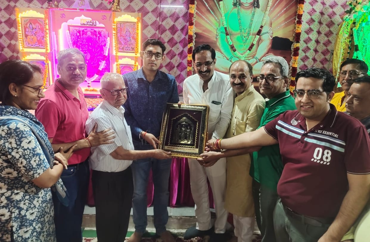 Sunderkand recitation and bhajan evening organized in Mahavir temple