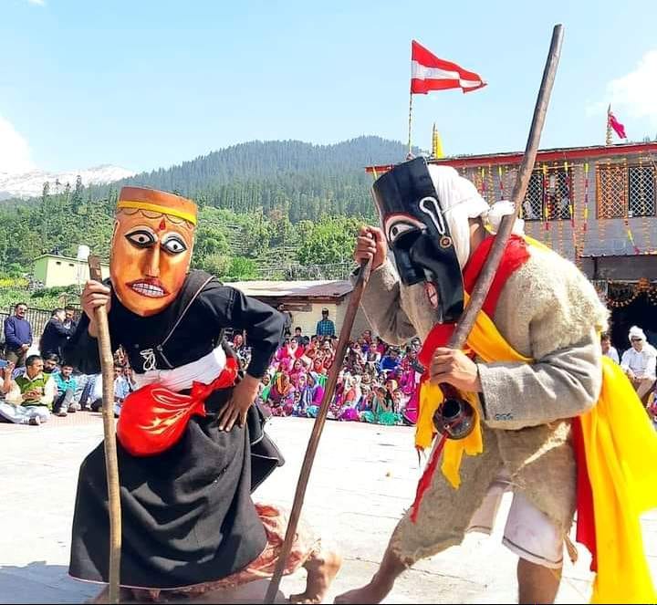 Ramayana staged by dancing on 18 beats of Dhol-Damaun