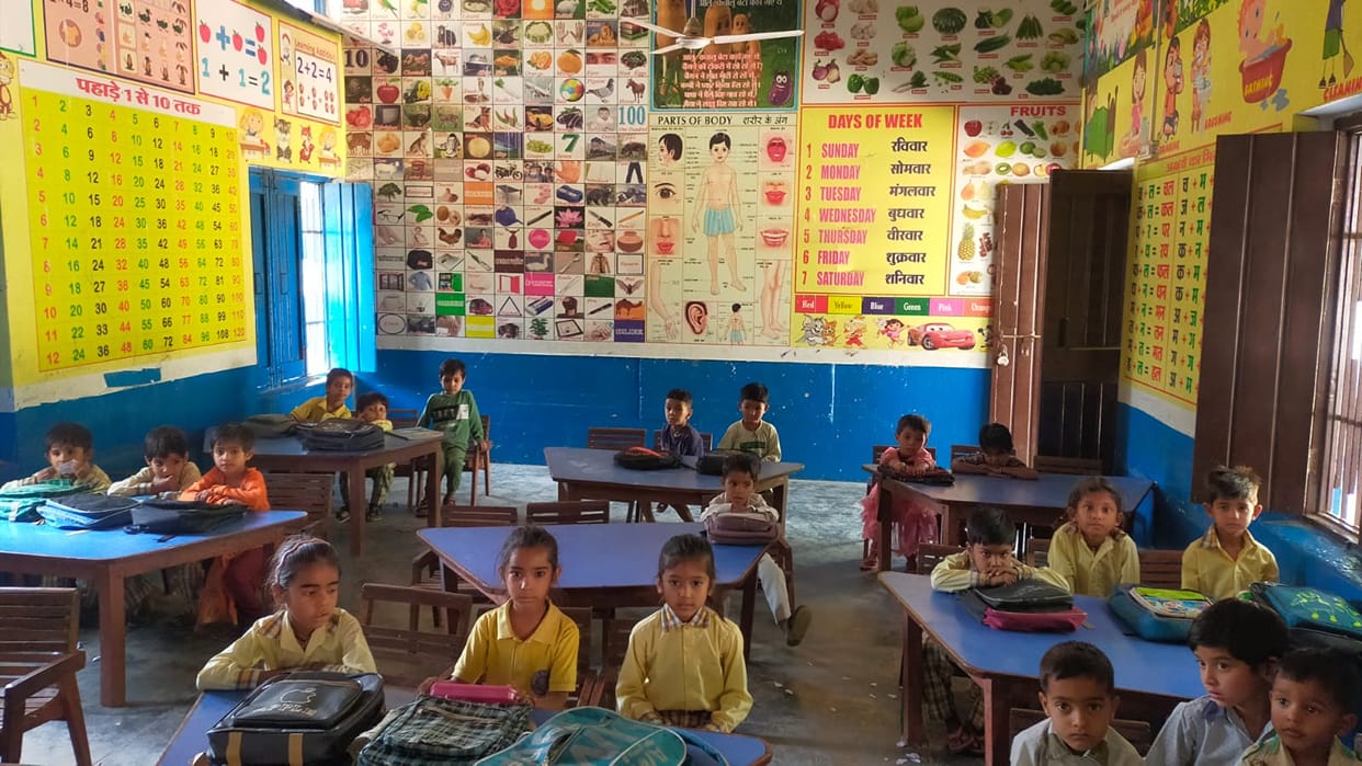 The bell did not ring three times a day to drink water, students struggled in the heat