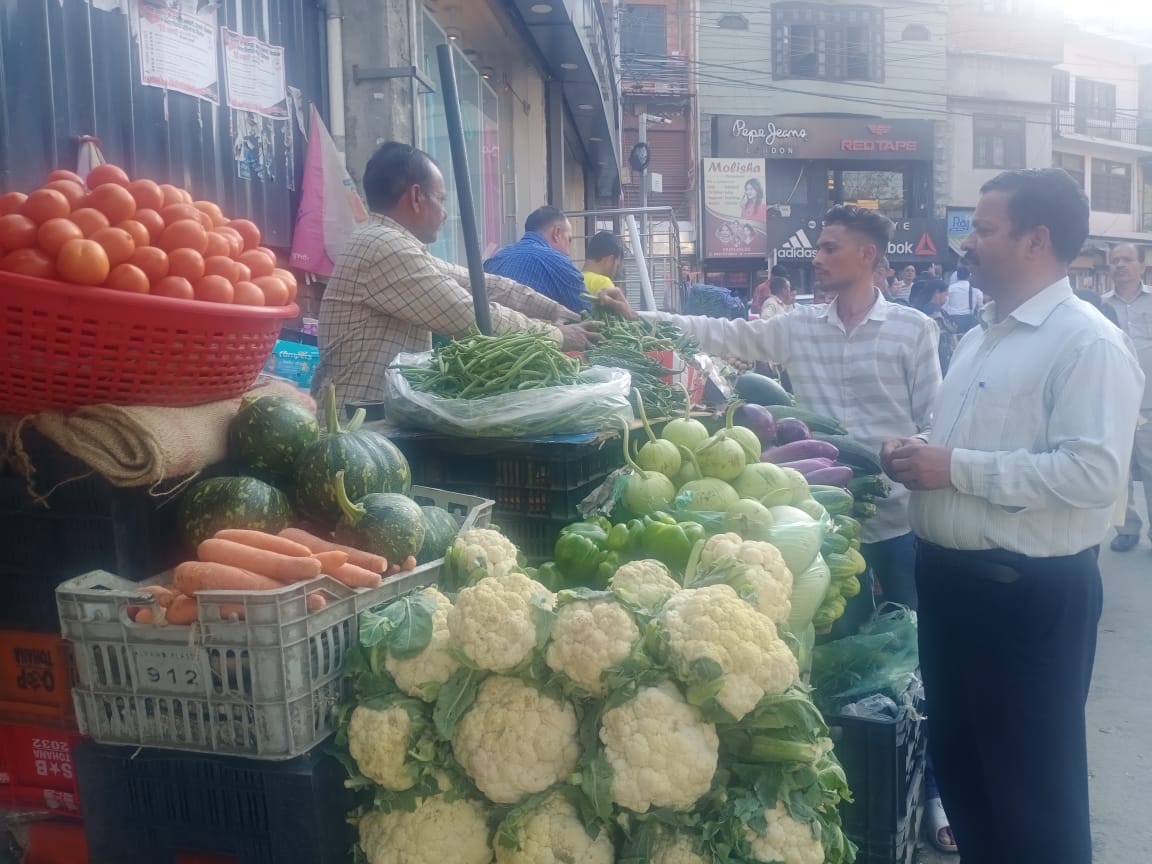Increase in prices of fruits and vegetables, lemon for ten rupees, tomato beyond Rs. 70
