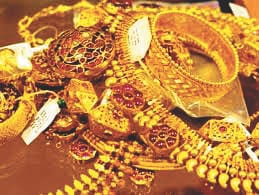 After reaching a high of 93,600, gold prices decreased by Rs 1500