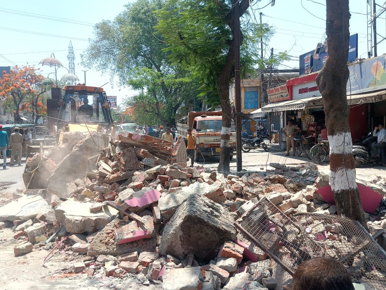 Pink booth of Sungarhi police station collapsed at umbrella intersection