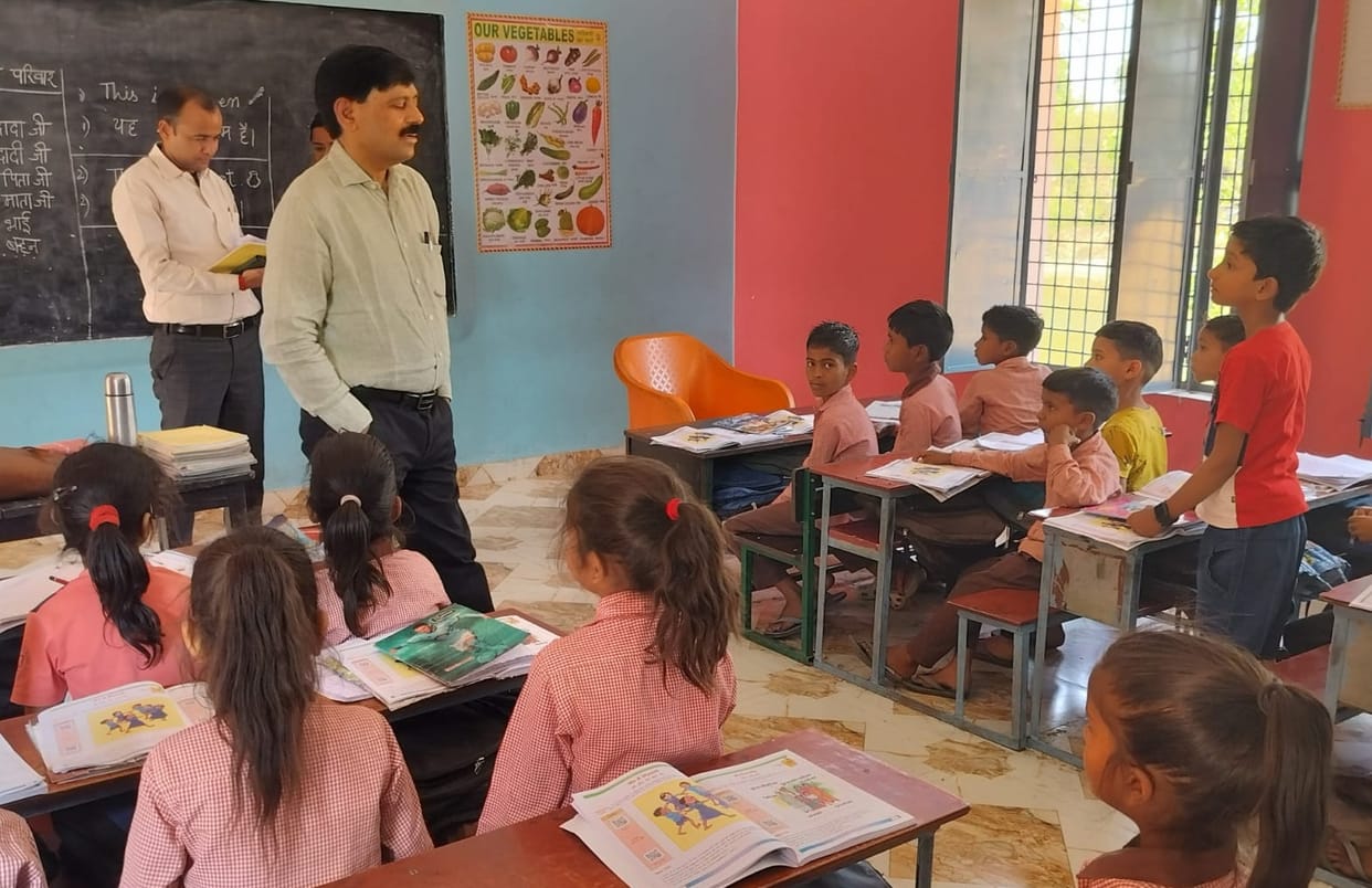 Team of state project officials inspected schools