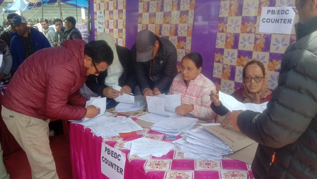 Training given on EVM, VVPAT machines in Keylong