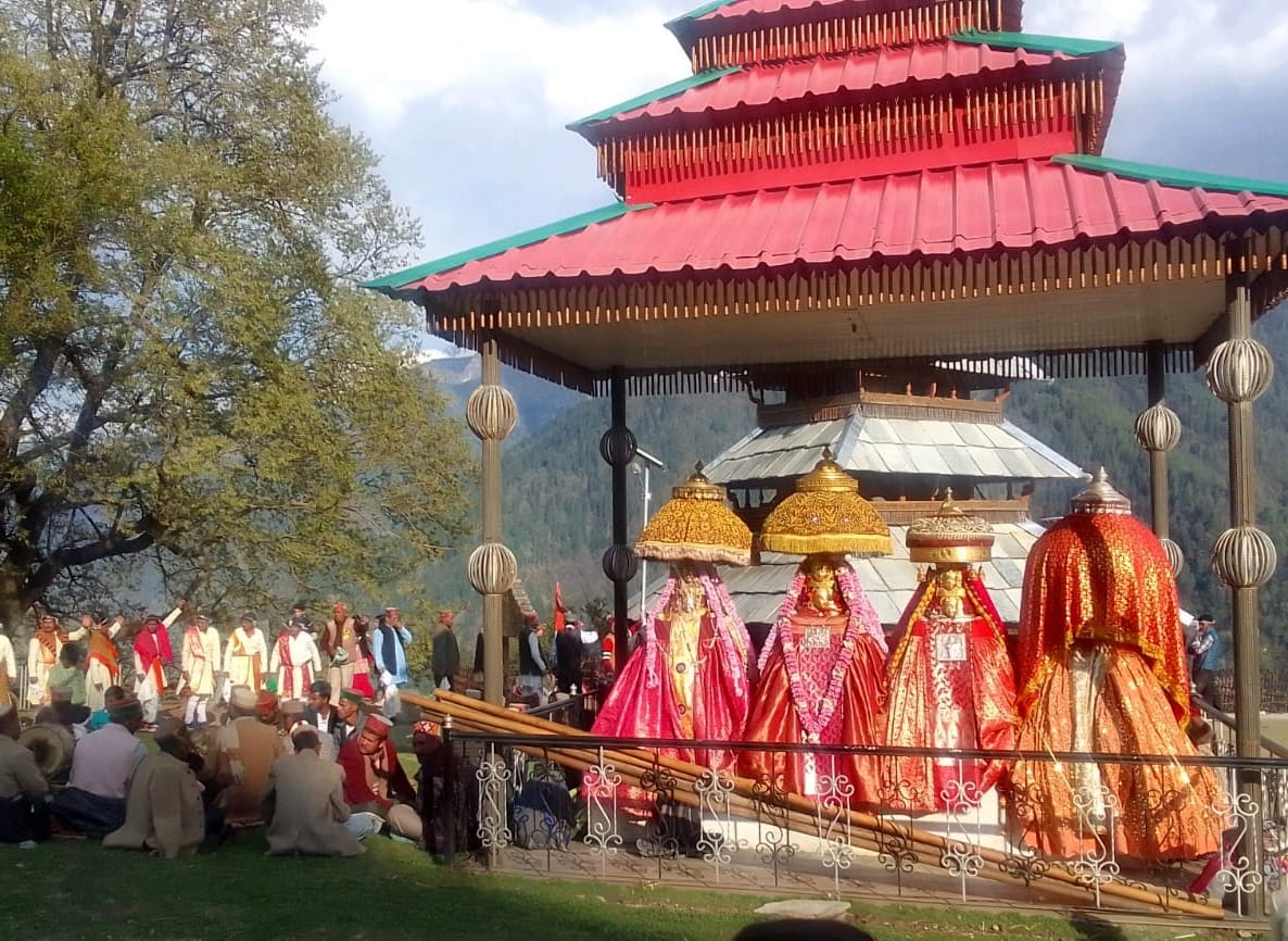 Devotees danced with Gods and Goddesses