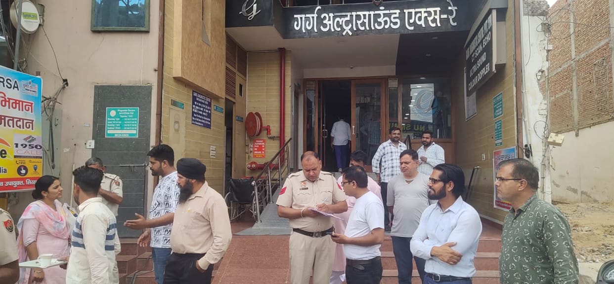 Accused of giving wrong report of four months pregnant woman, family members create ruckus outside private lab