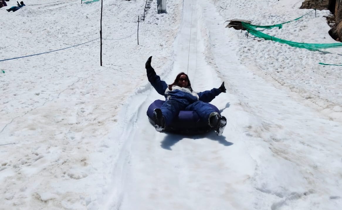 Weather was clear, tourists had fun in the snow