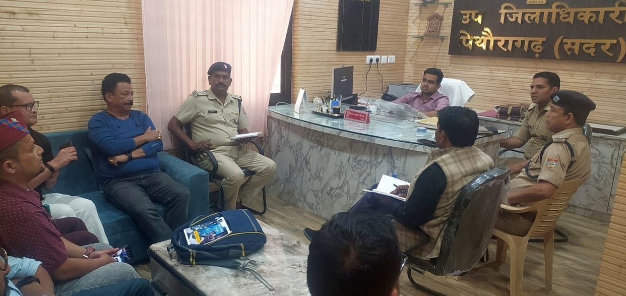Strict action will be taken against those who park vehicles on the roadside