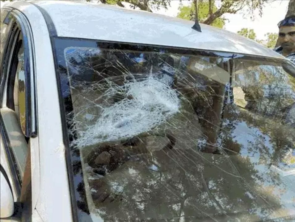 Rs 12 lakh looted at gunpoint from shopkeeper returning from Delhi