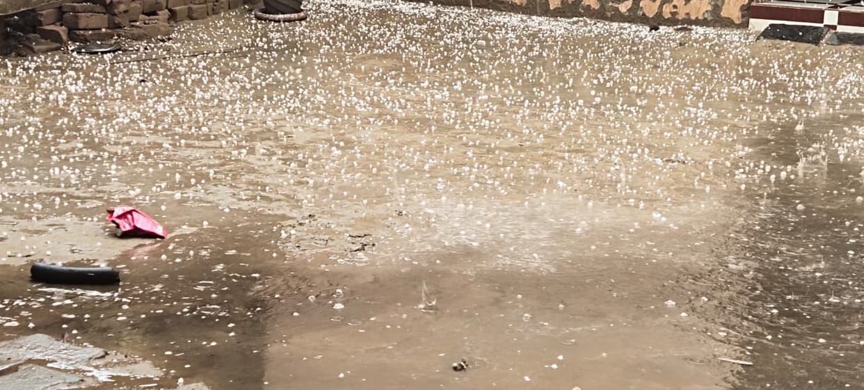 Hail with rain, orange alert issued