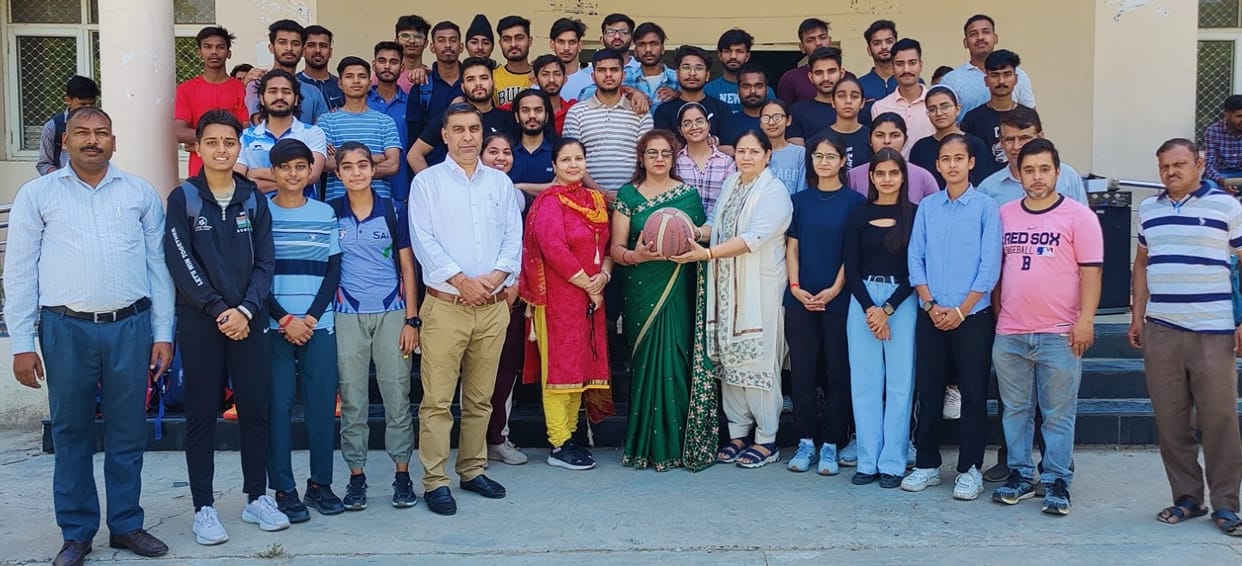 B.Sc Non Medical team defeated B.Sc Computer by a margin of 10-6.
