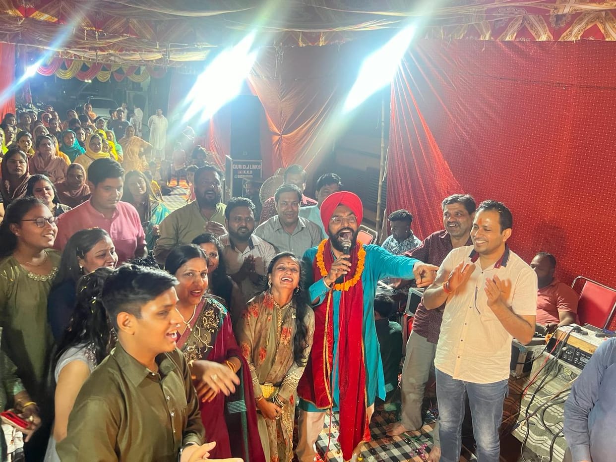 Only eyelids will be spread on the day Shyam Pyare comes home...Shyam devotees danced on the bhajan.