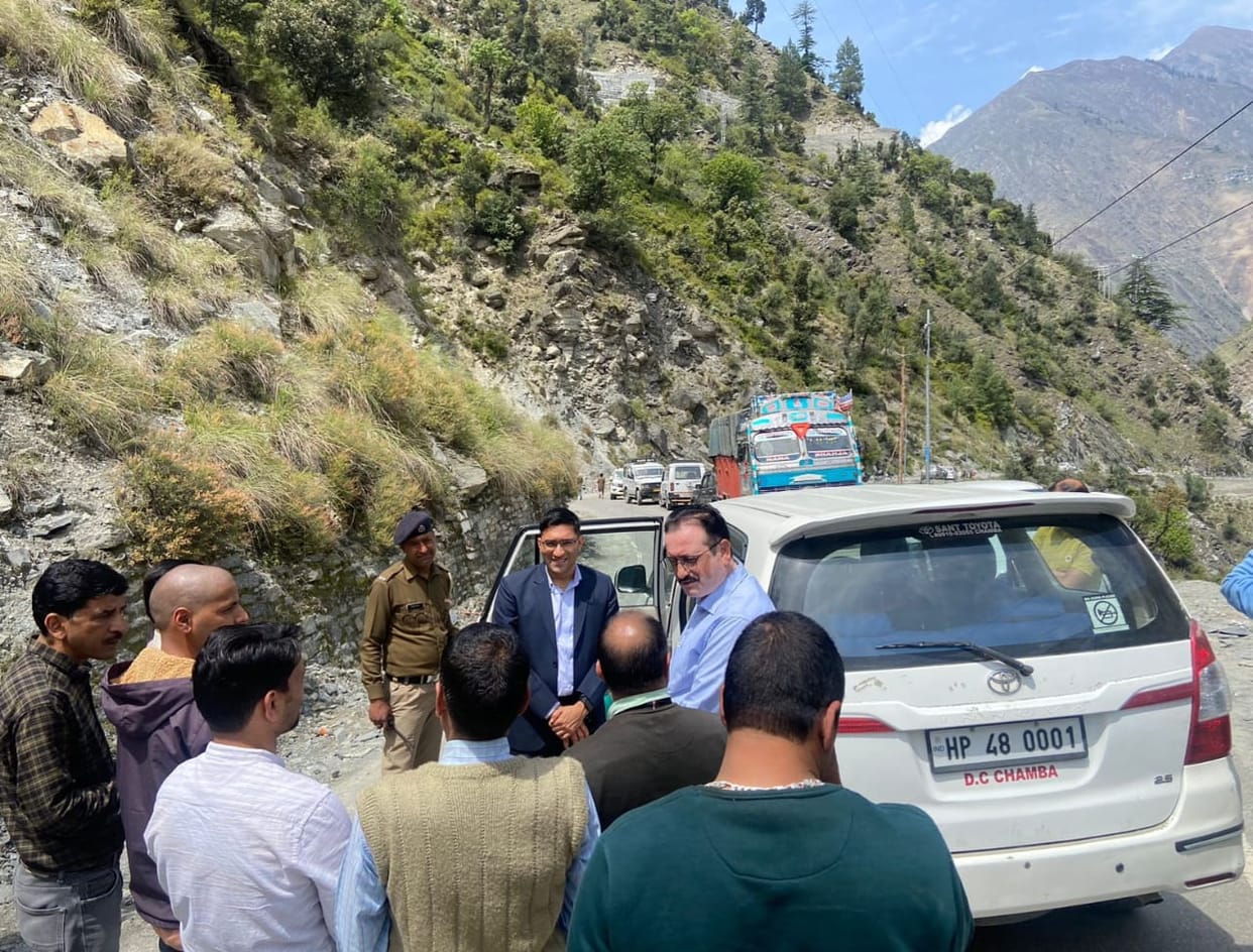 Stop movement of big vehicles from Jyora Wood Bridge