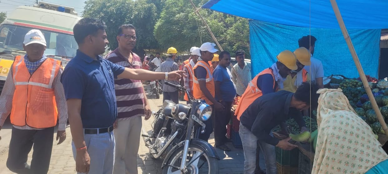 Market completely closed, then in the name of removing encroachment, food supply
