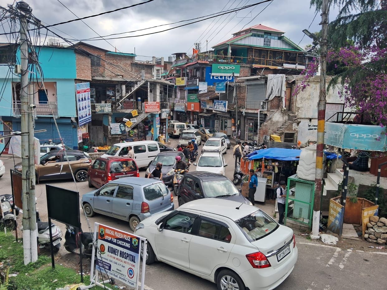 Traffic signal lights switched off, Jogindernagar struggled with traffic jam for half an hour
