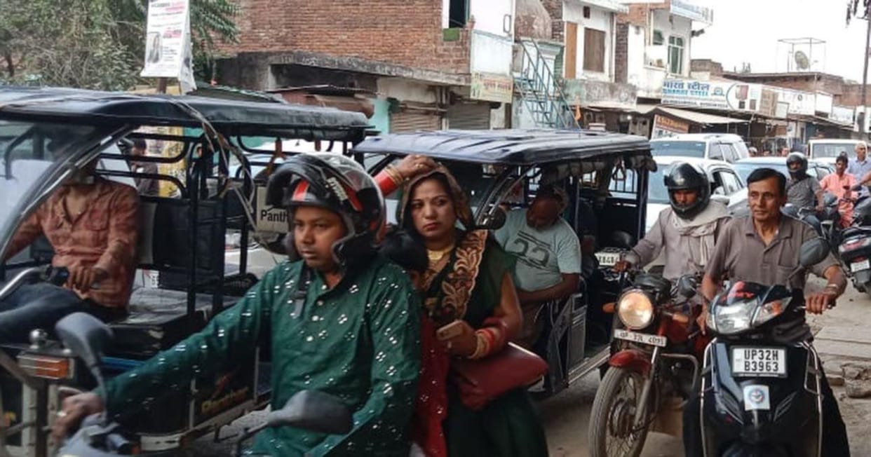 Madhuban crossing gate broken, traffic disrupted