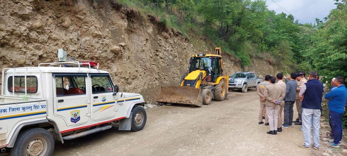 Bijli Mahadev removed encroachments from the road