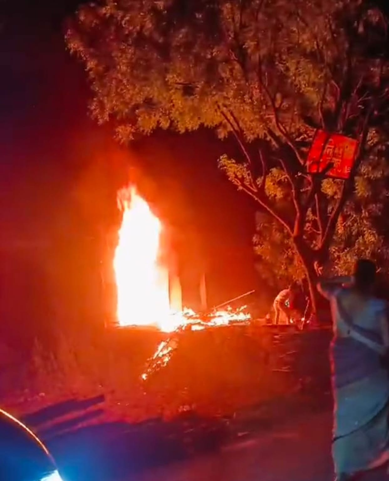 Fire broke out in grocery shop due to short circuit