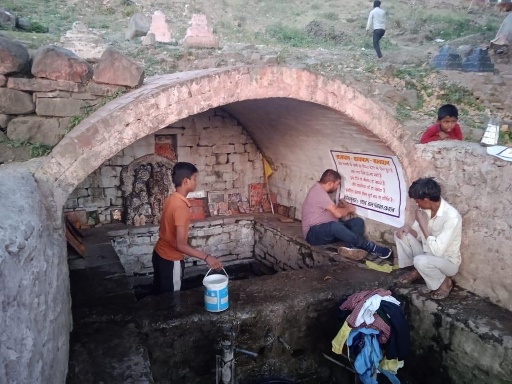 Sample of stepwell in Taksal

Failed, yet migrants are drinking water