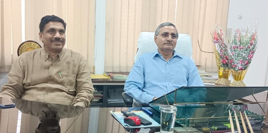 Additional Sugarcane Commissioner VK Shukla has been given the additional charge of Research Council Director.