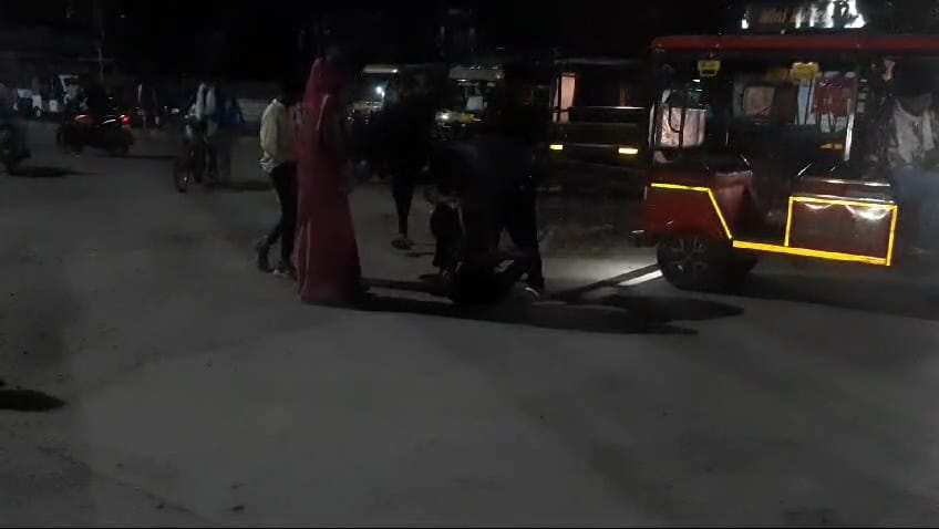 Before the train arrived outside Damoh railway station, kicks, punches took place between two relatives