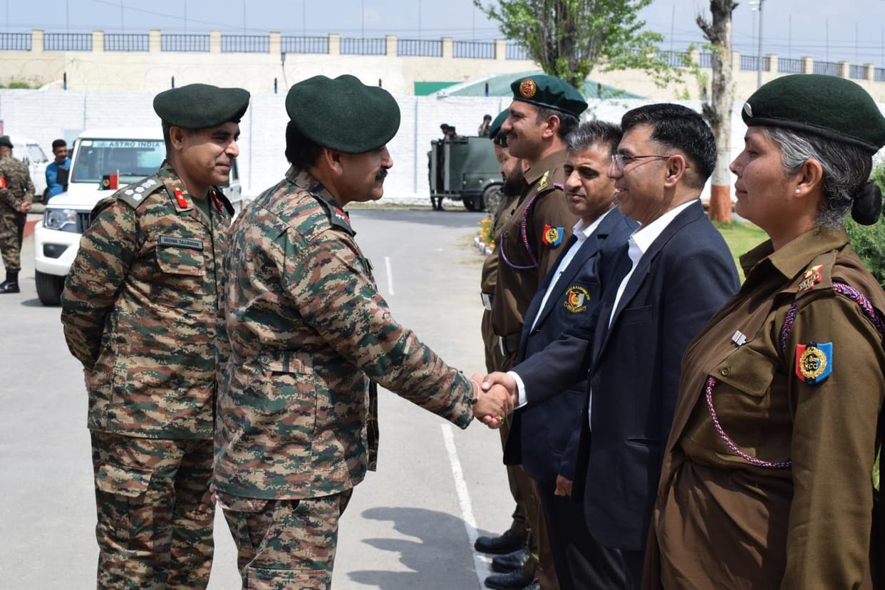 Major General RK Sachdeva inspect the NCC Activities