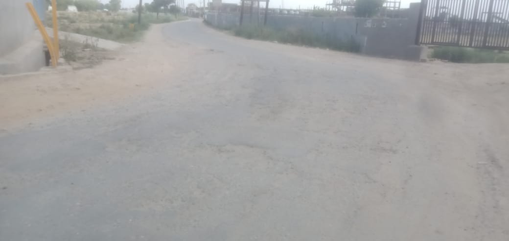People troubled by potholes on Pilkhuwa-Dahpa road
