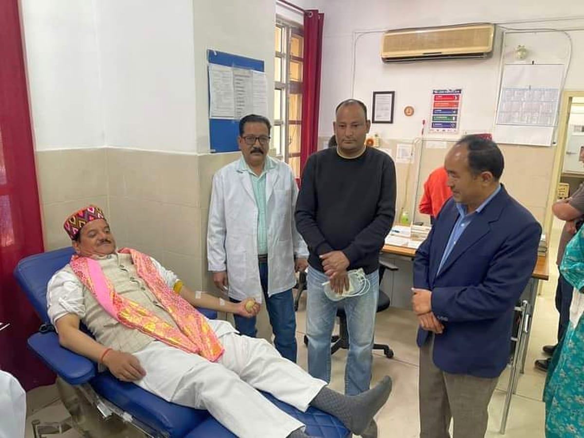 CPS Sundar Thakur donated blood on his birthday