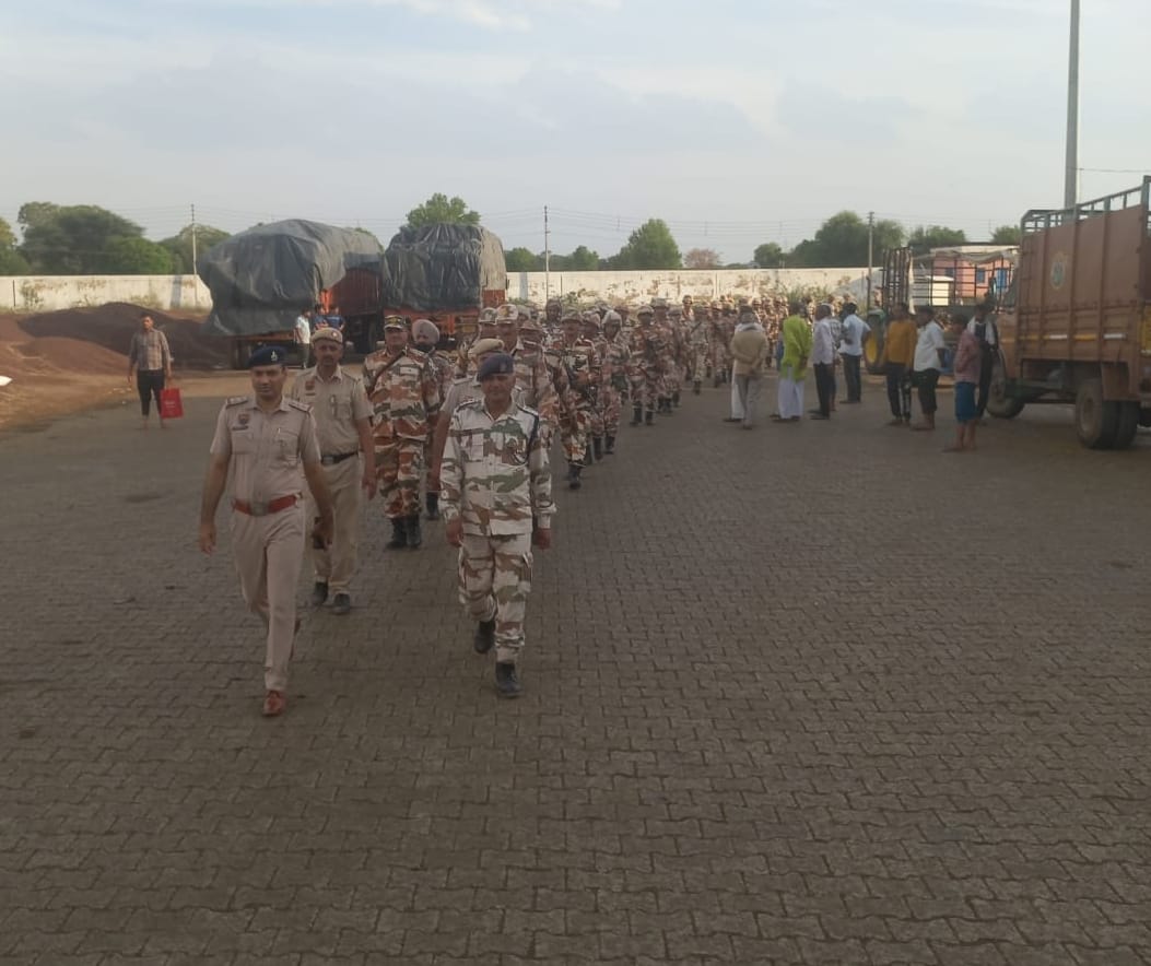 Police and paramilitary soldiers took out flag march