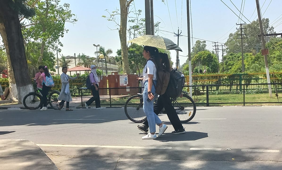 People were troubled by the heat, faced problems