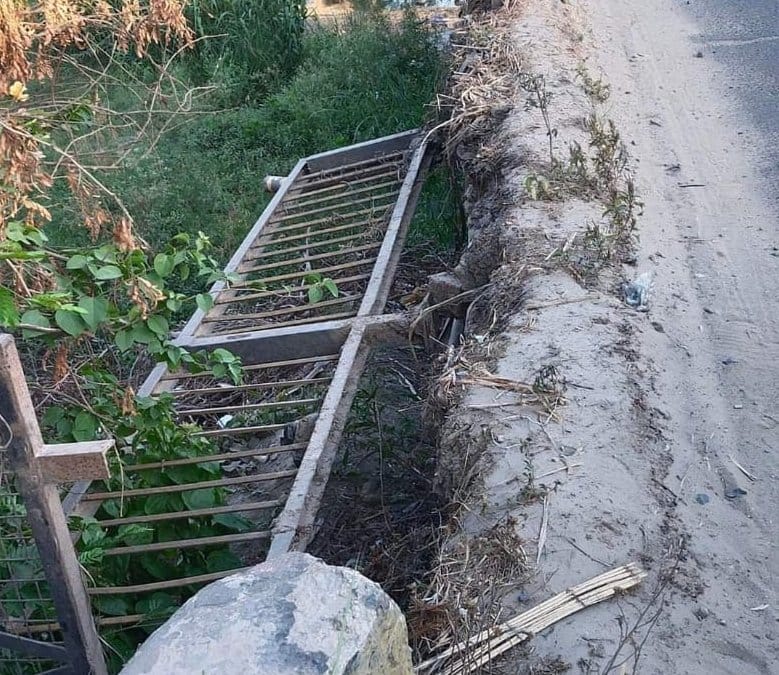 Railing of Malan river bridge broken, danger in traffic