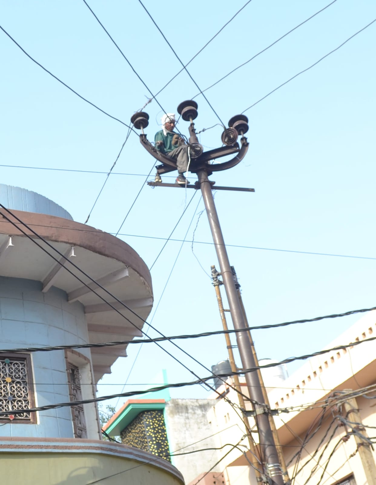 One thousand houses did not get electricity for eight hours