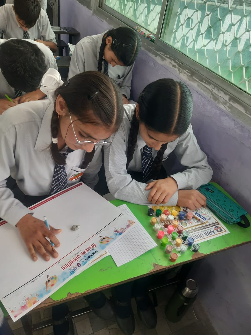 85 students showed their talent in painting competition
