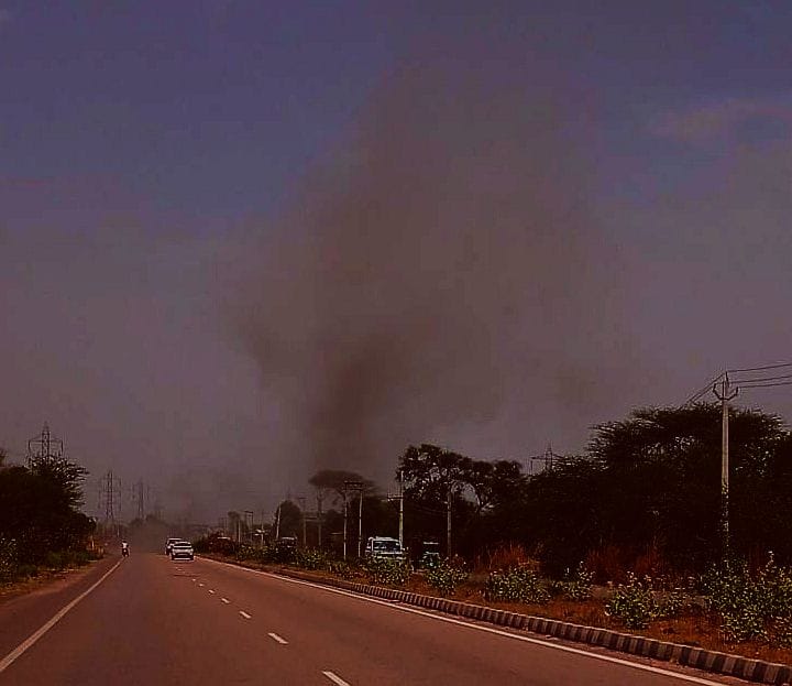 Dusty strong wind along with heat is increasing the problems of the common people.