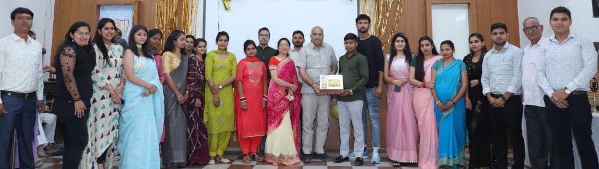 Aman was chosen as Mr. and Tanu was chosen as Miss Farewell.