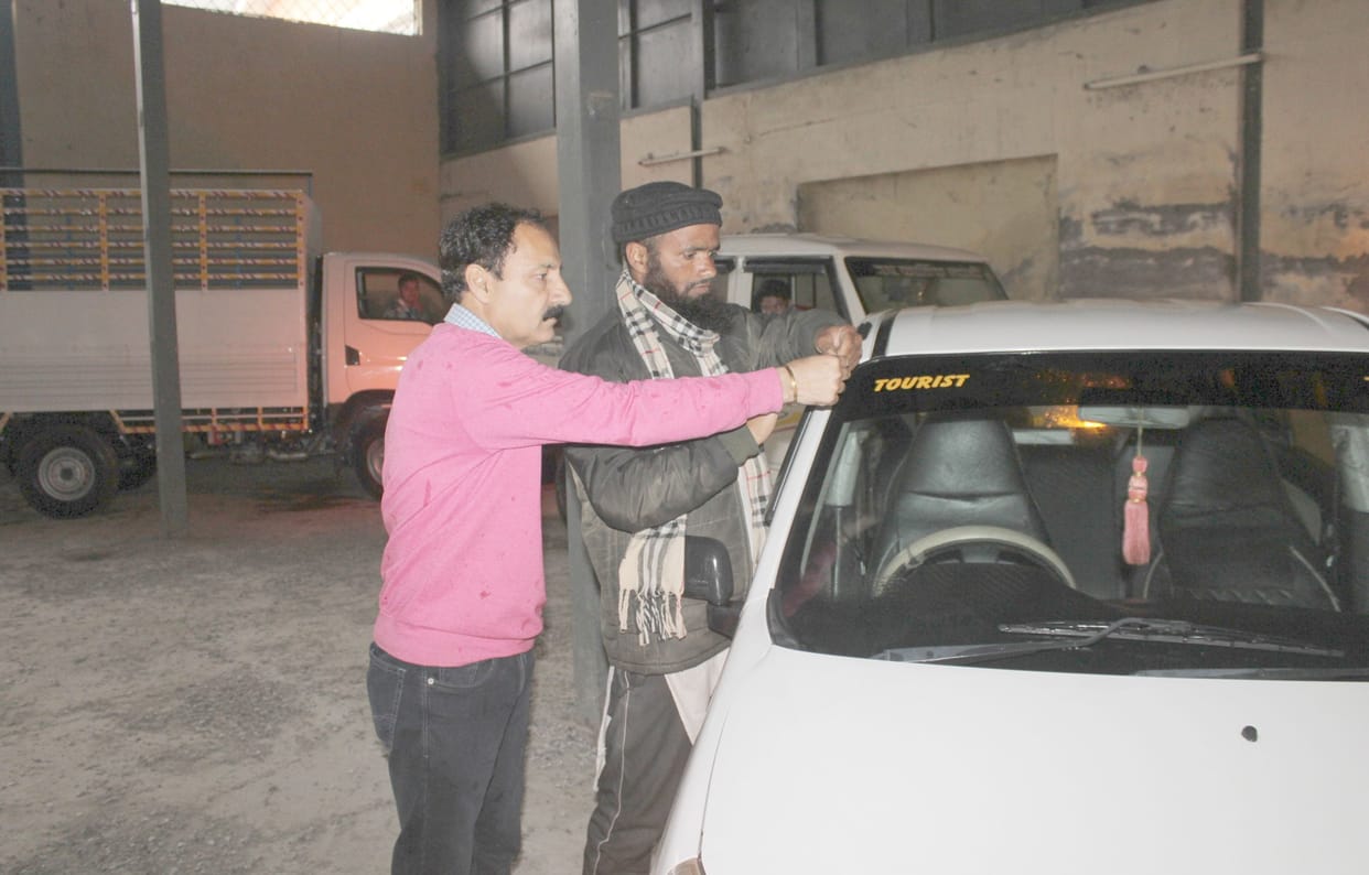 Drivers made aware about voting while passing vehicles