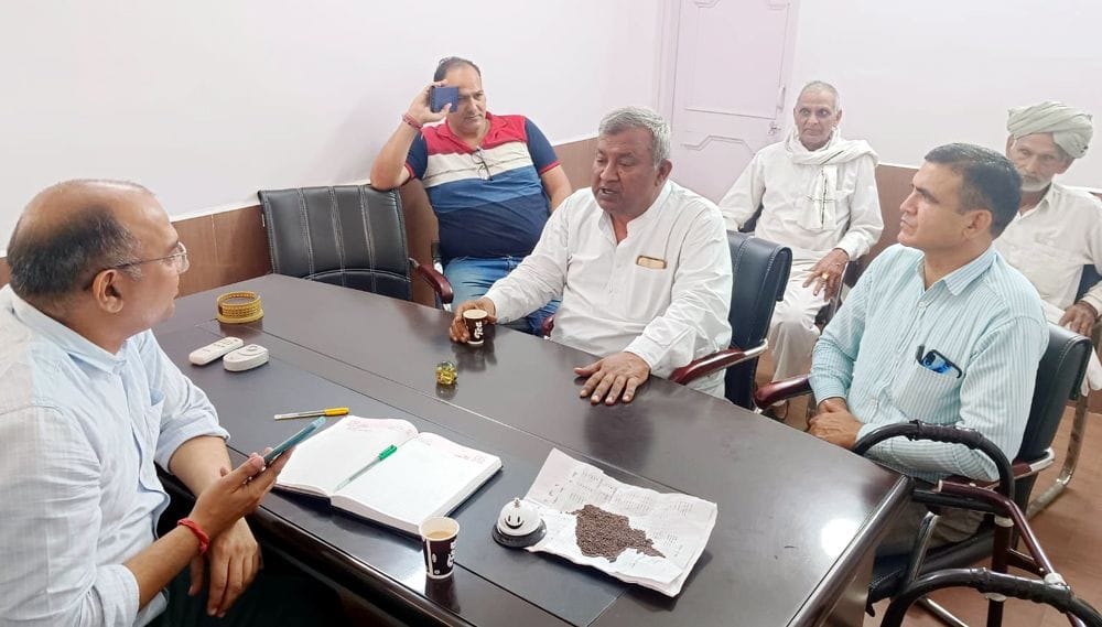 Farmers and commission agents met the secretary regarding the problem in the purchase of mustard.