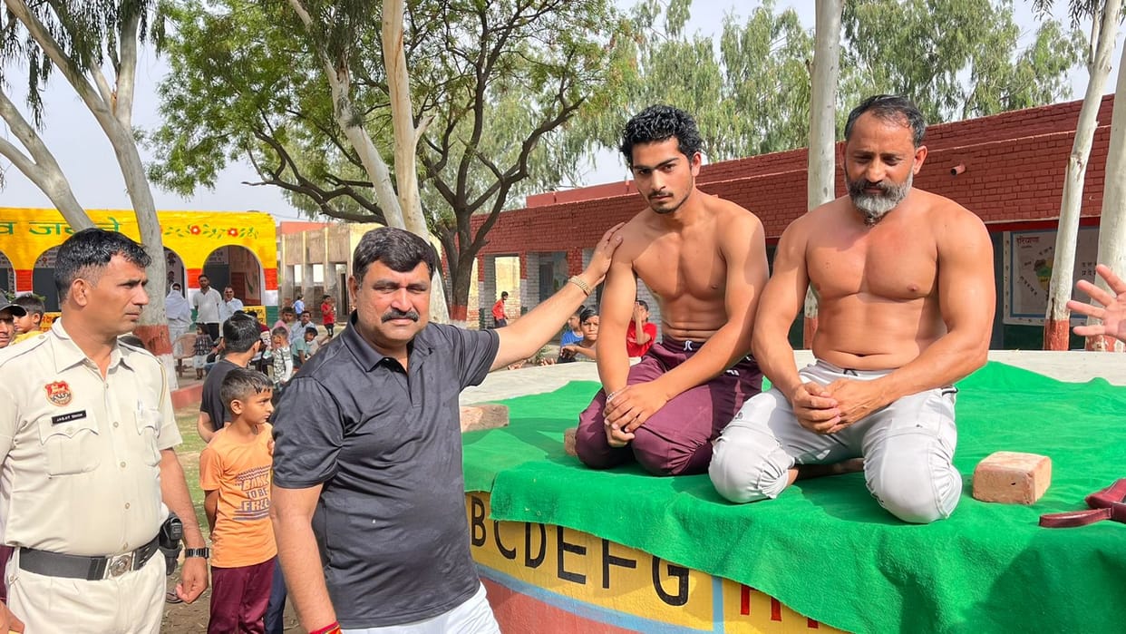Father and son did one thousand pushups with one hand in 40 minutes