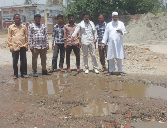 Electric poles became a hindrance in the construction of flyover