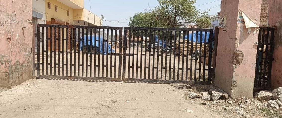 Market gate locked due to non-lifting of wheat