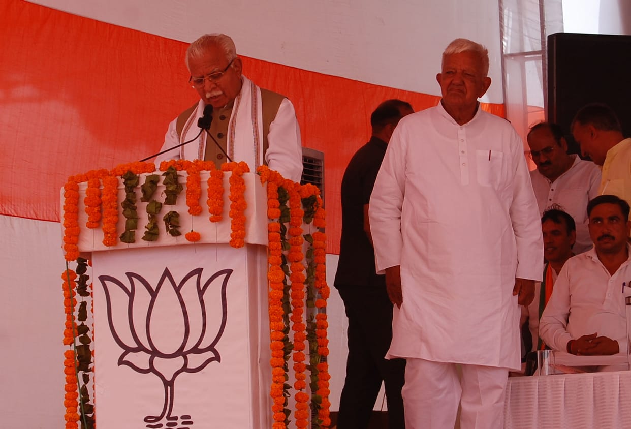 Rahul took up the task of destroying Congress: Manohar Lal