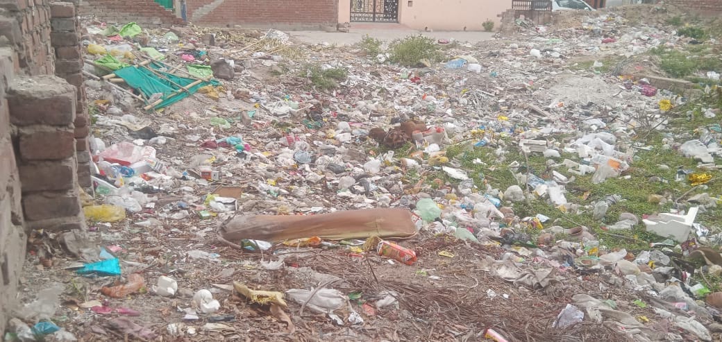 Garbage dumping point becomes a stain on posh colony