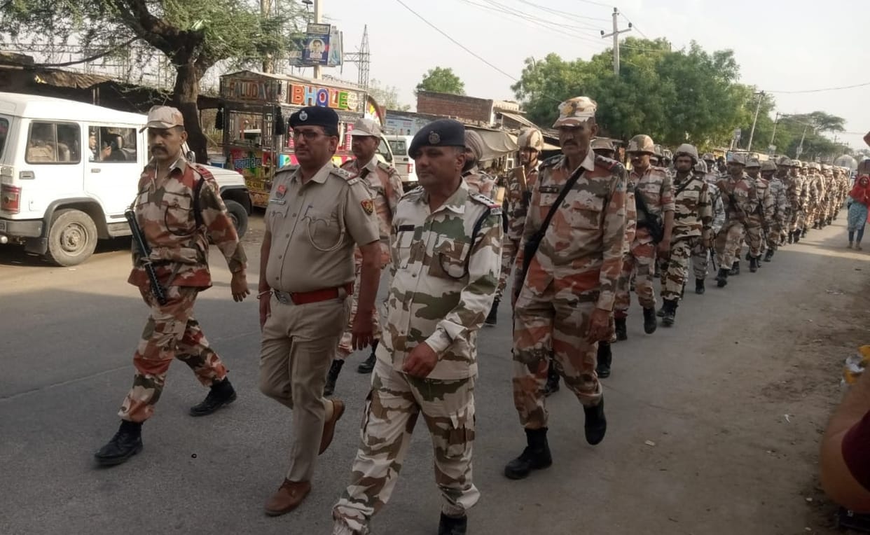 Mahendragarh police and paramilitary forces conducted flag march in Satnali area