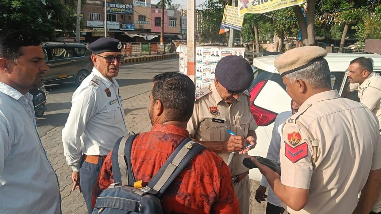 Traffic police took strict action, issued challans to 12 school buses