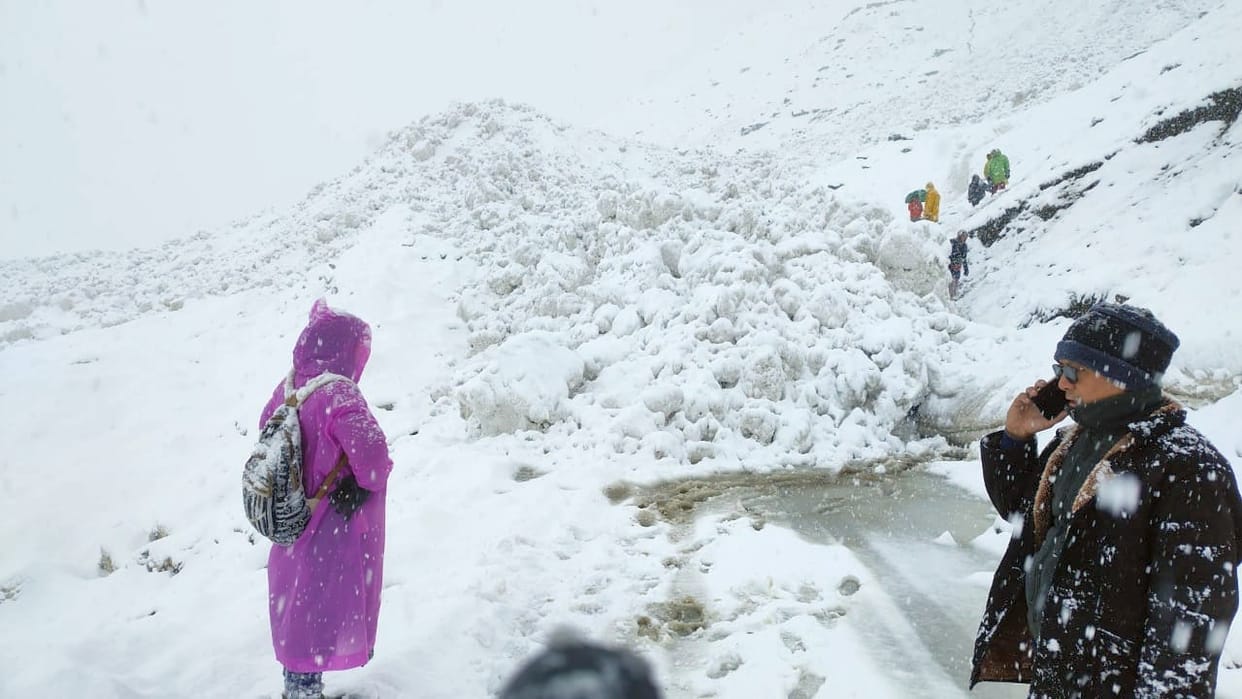 Koksar village cut off due to iceberg falling in Jakshang drain