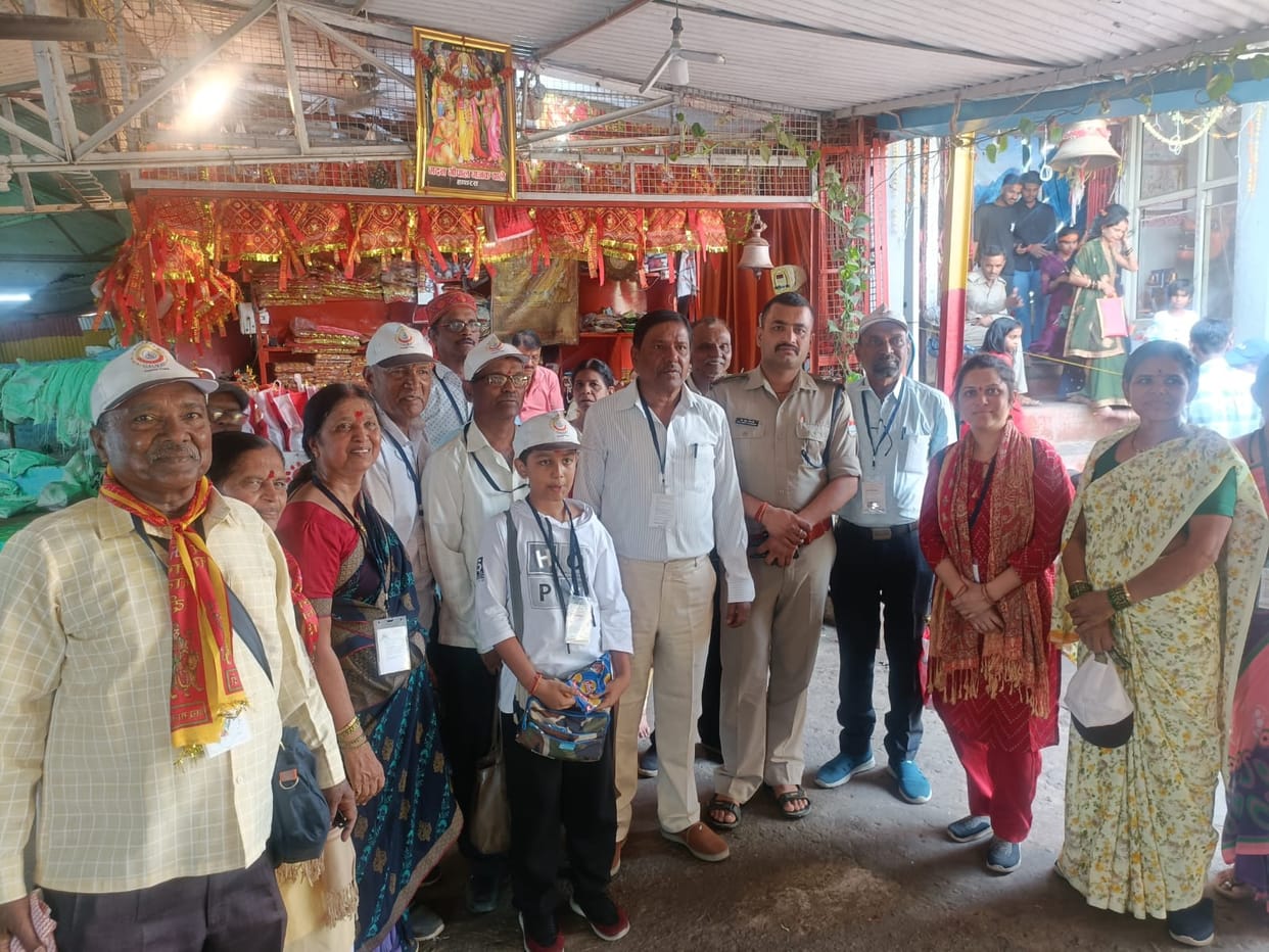 Tourists of Manaskhand Yatra visited the Mother Goddess