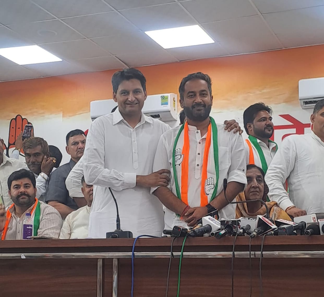 Srijan Yadav joined hands with Congress