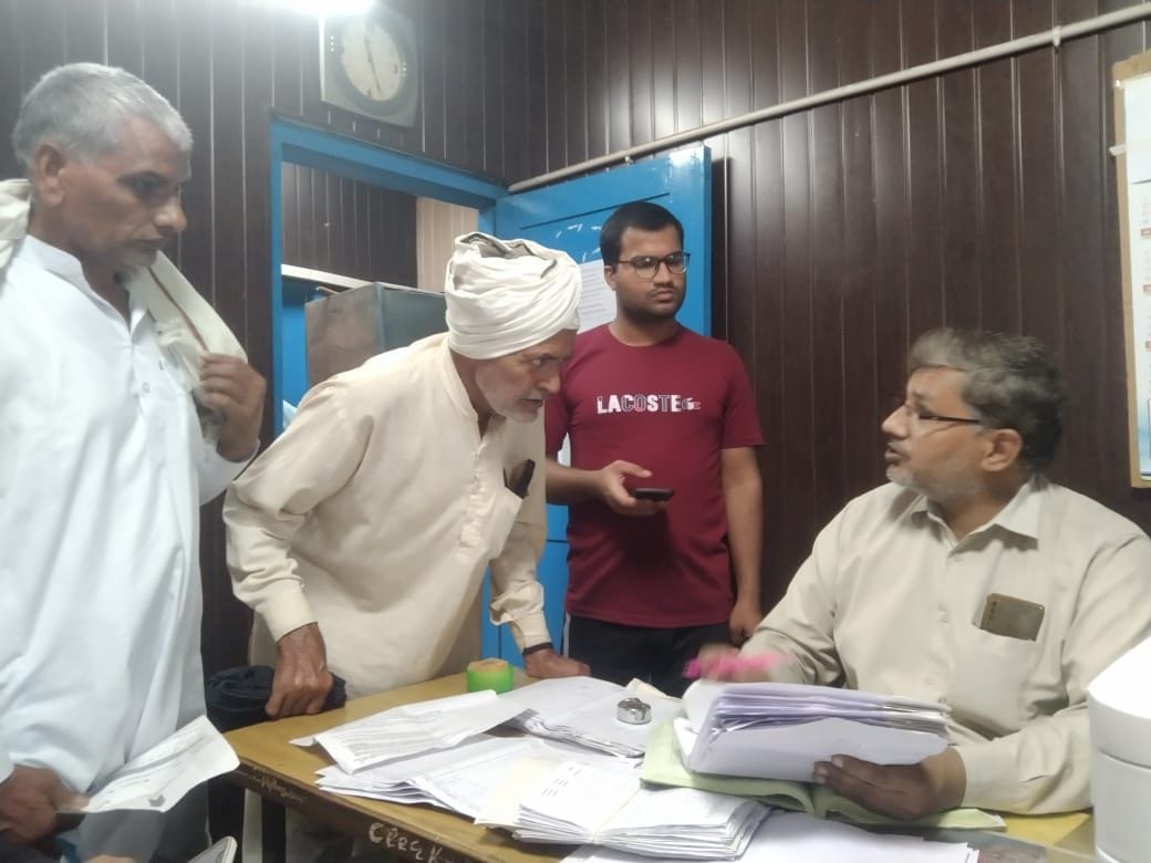 Eligible people reaching the bus stand to get happy cards made