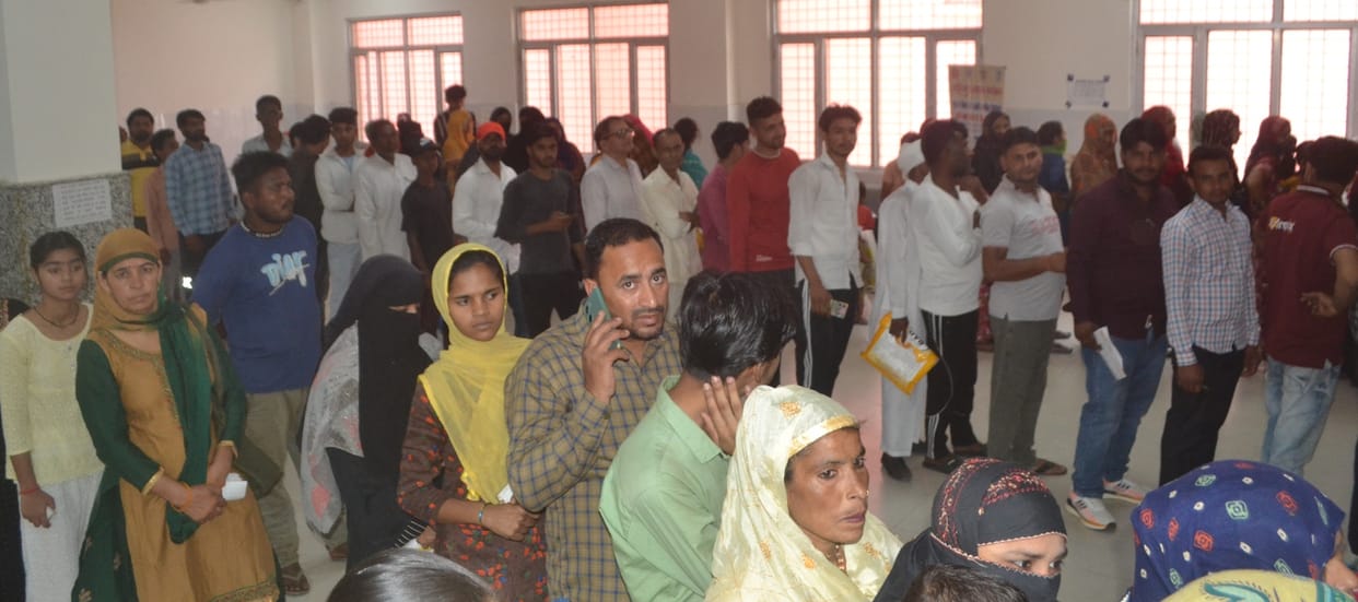 Crowd of patients gathered in the district hospital, many doctors remained missing